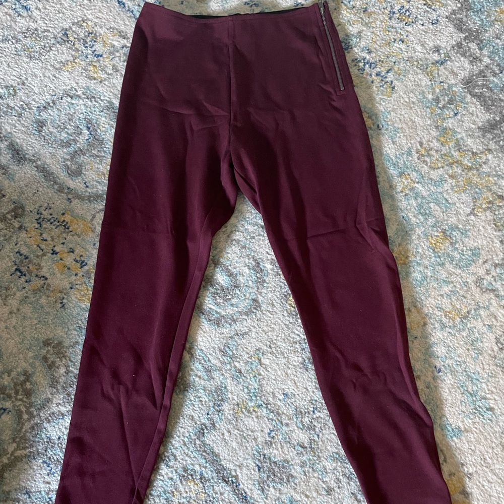 Lou & Grey stretch zipper close leggings. Size M.